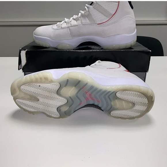 Jordan Retro 11 Platinum Tint - Picture 2 of 3